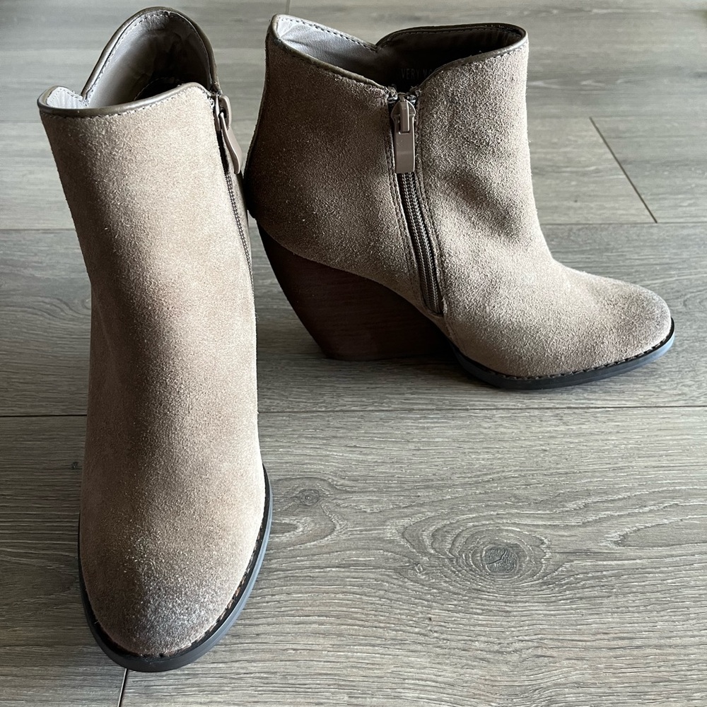 NWT Very Volatile Whitby Distressed Suede & Leather Bootie Color Khaki Size 7.5 - Picture 9 of 14